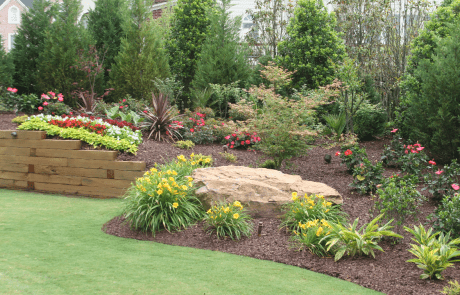 Traditional Outdoor Living Garden Bed