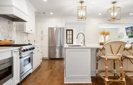 Stylish and functional modern farmhouse kitchen remodel