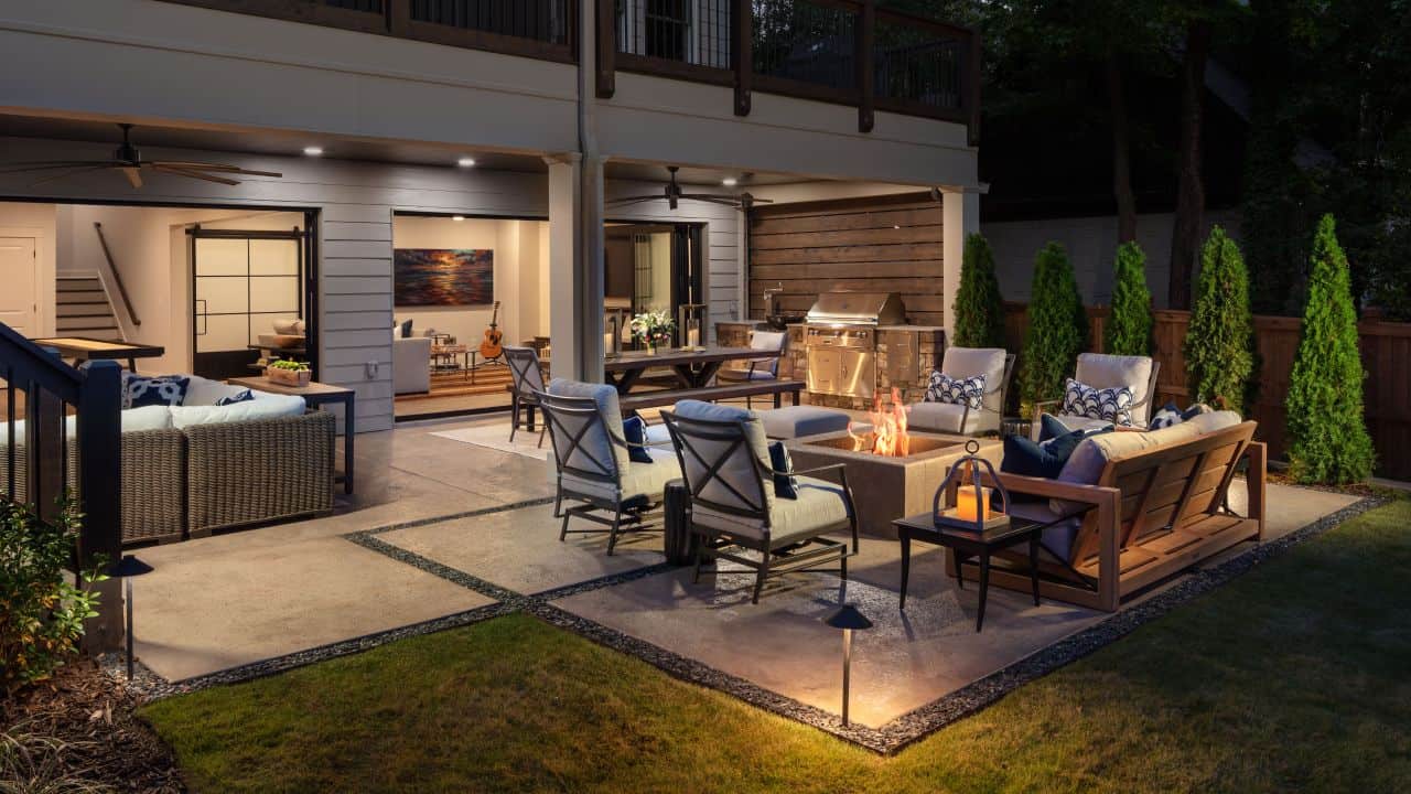 patio with seating for 6 and fireplace